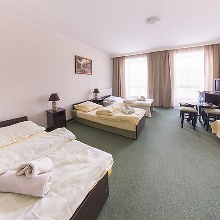 Stary Dwor Bed & Breakfast Zywiec Bagian luar foto