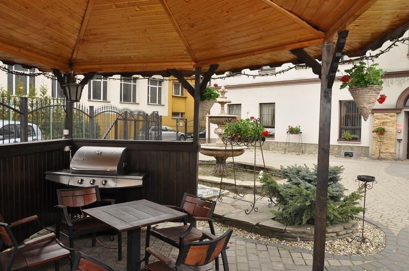 Stary Dwor Bed & Breakfast Zywiec Bagian luar foto