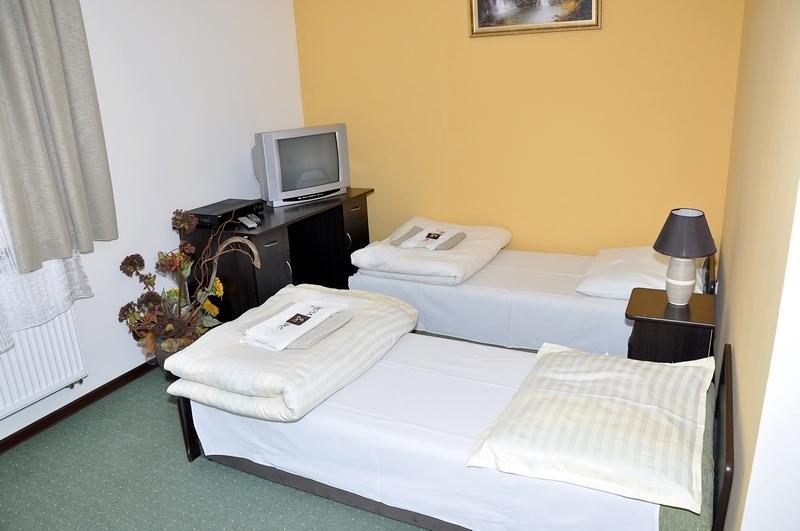 Stary Dwor Bed & Breakfast Zywiec Bagian luar foto
