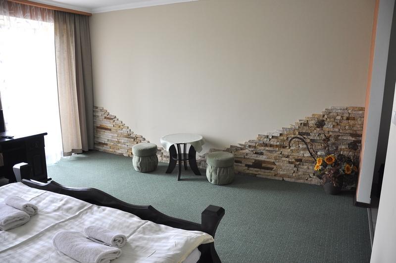 Stary Dwor Bed & Breakfast Zywiec Bagian luar foto
