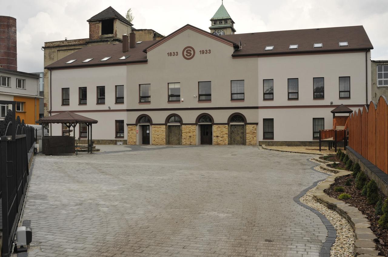Stary Dwor Bed & Breakfast Zywiec Bagian luar foto