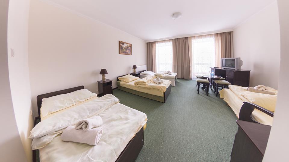 Stary Dwor Bed & Breakfast Zywiec Bagian luar foto