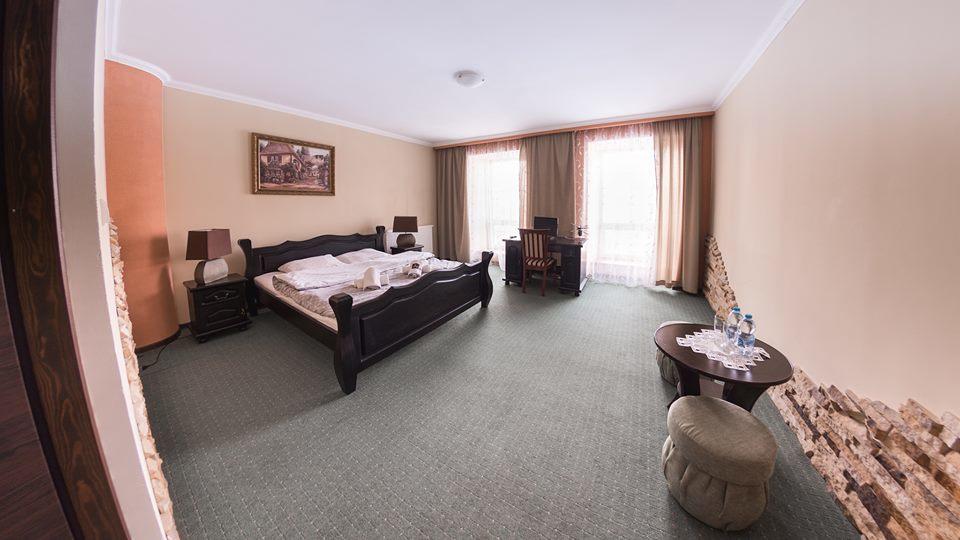 Stary Dwor Bed & Breakfast Zywiec Bagian luar foto